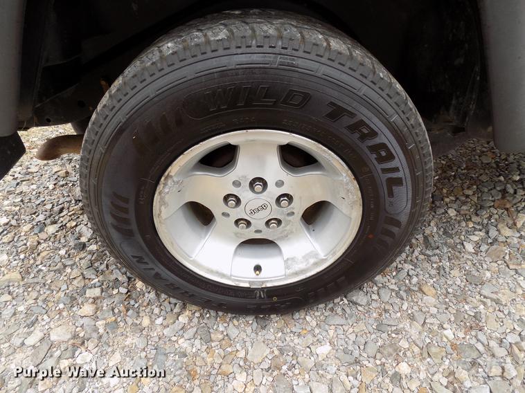 image for item DF2113 2004 Jeep Wrangler SUV