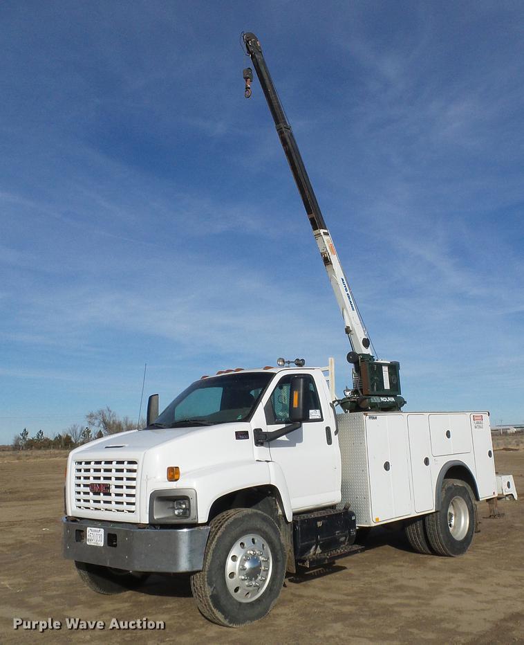image for item DF2850 2004 Chevrolet C7500 service truck with crane