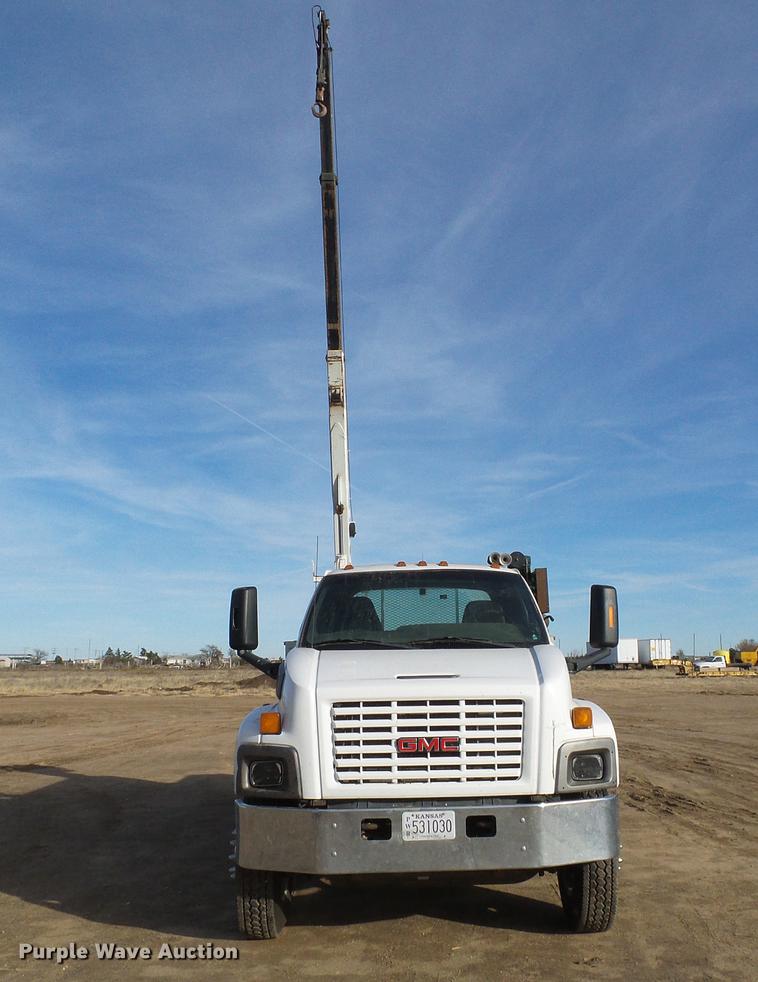 image for item DF2850 2004 Chevrolet C7500 service truck with crane