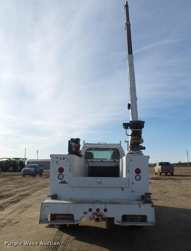 image for item DF2850 2004 Chevrolet C7500 service truck with crane