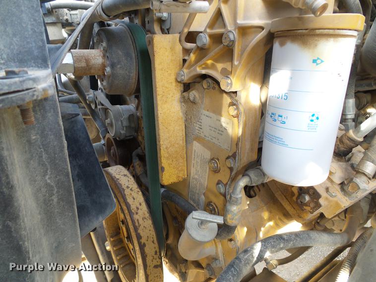 image for item DF2850 2004 Chevrolet C7500 service truck with crane