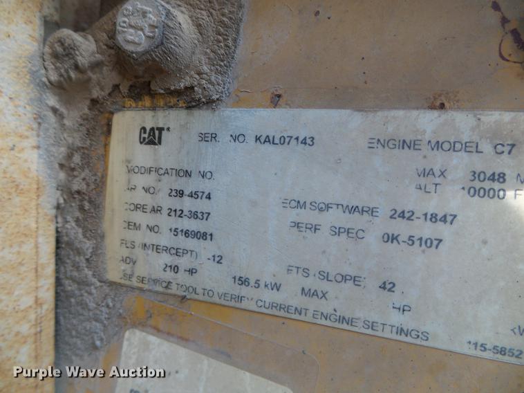 image for item DF2850 2004 Chevrolet C7500 service truck with crane