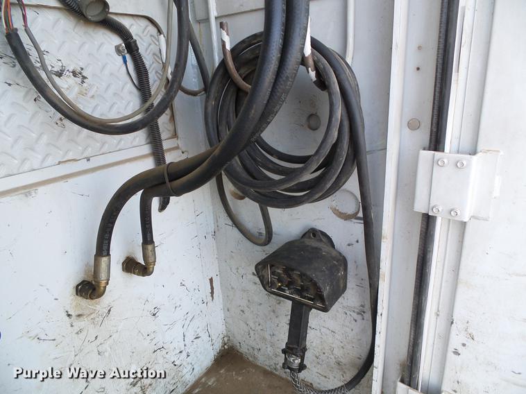 image for item DF2850 2004 Chevrolet C7500 service truck with crane