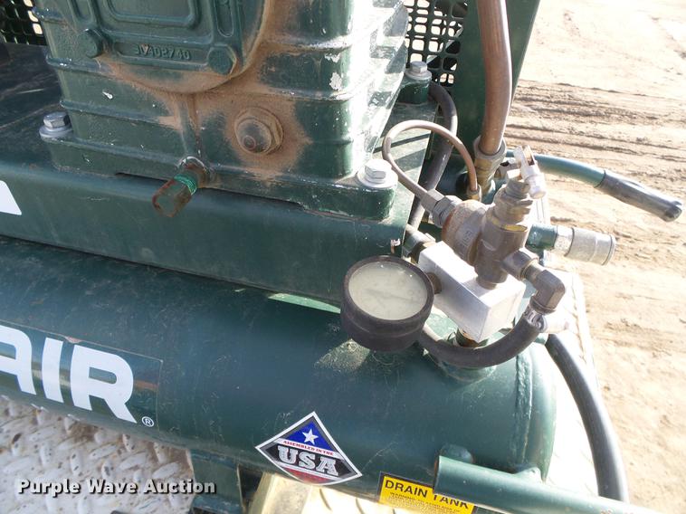 image for item DF2850 2004 Chevrolet C7500 service truck with crane