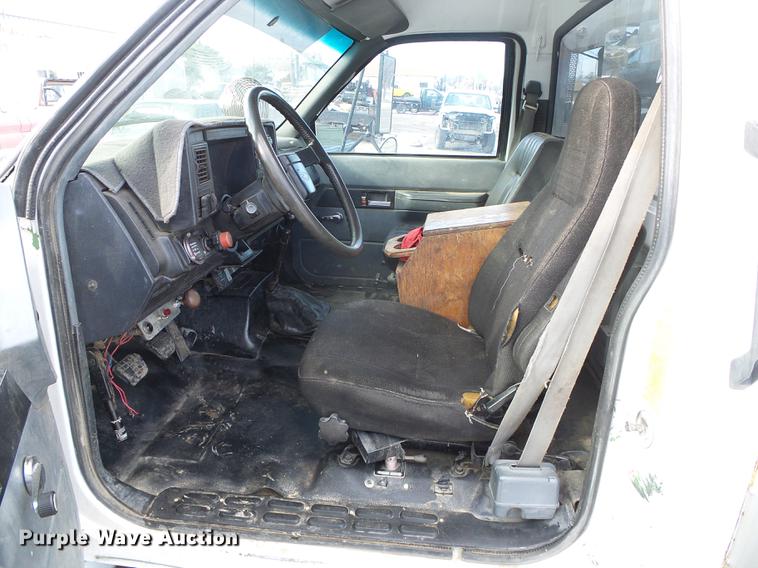 image for item DF2862 1994 Chevrolet Kodiak C6500 service truck with crane