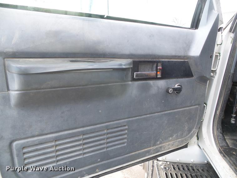 image for item DF2862 1994 Chevrolet Kodiak C6500 service truck with crane