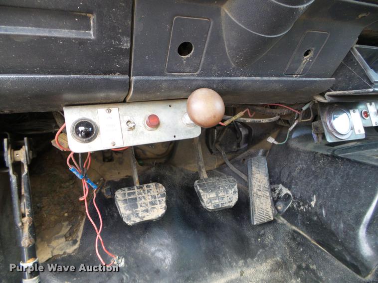 image for item DF2862 1994 Chevrolet Kodiak C6500 service truck with crane