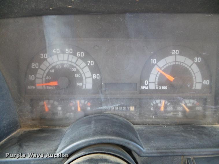 image for item DF2862 1994 Chevrolet Kodiak C6500 service truck with crane