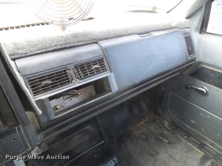 image for item DF2862 1994 Chevrolet Kodiak C6500 service truck with crane