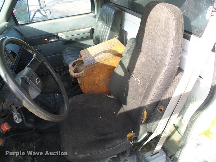 image for item DF2862 1994 Chevrolet Kodiak C6500 service truck with crane