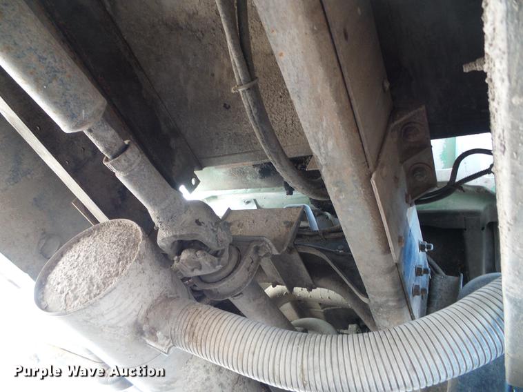 image for item DF2862 1994 Chevrolet Kodiak C6500 service truck with crane