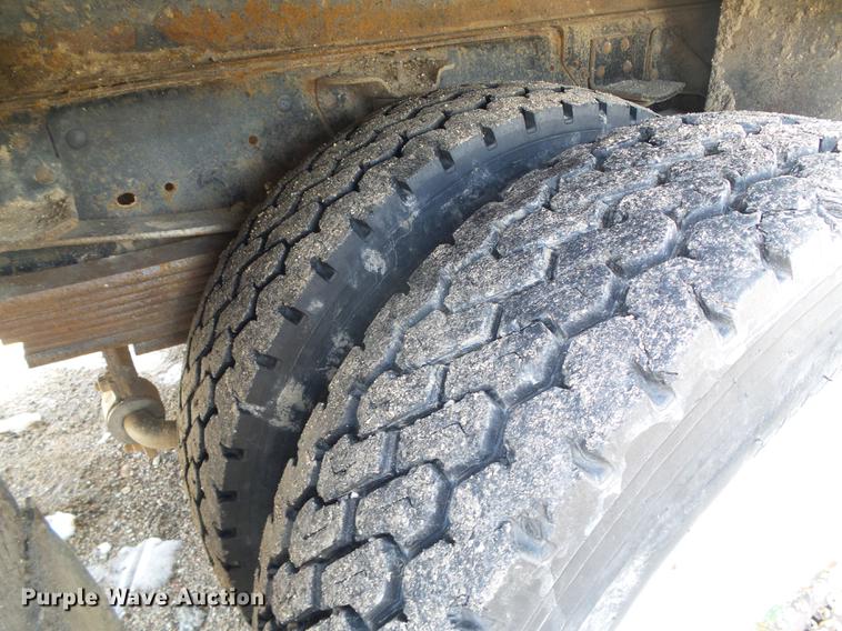 image for item DF2862 1994 Chevrolet Kodiak C6500 service truck with crane