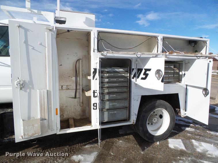 image for item DF2862 1994 Chevrolet Kodiak C6500 service truck with crane