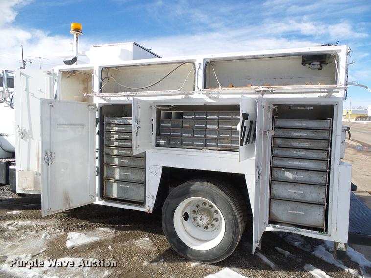 image for item DF2862 1994 Chevrolet Kodiak C6500 service truck with crane