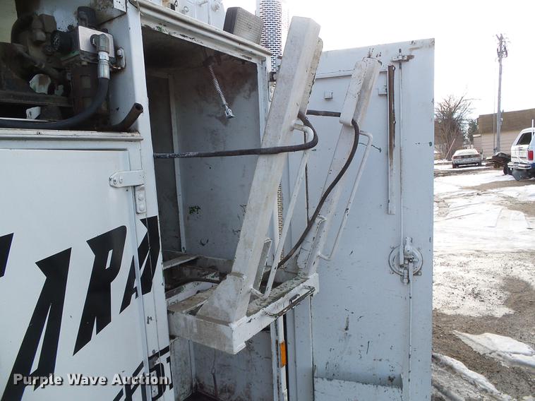 image for item DF2862 1994 Chevrolet Kodiak C6500 service truck with crane