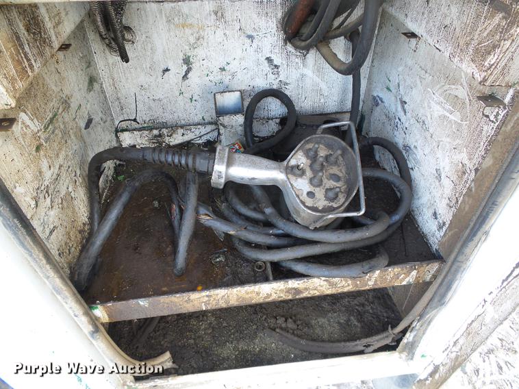 image for item DF2862 1994 Chevrolet Kodiak C6500 service truck with crane