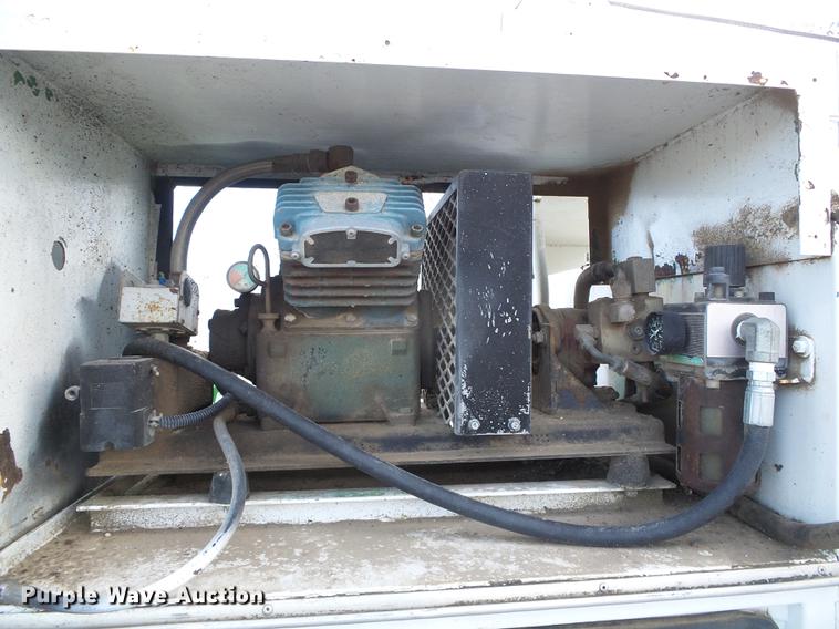 image for item DF2862 1994 Chevrolet Kodiak C6500 service truck with crane