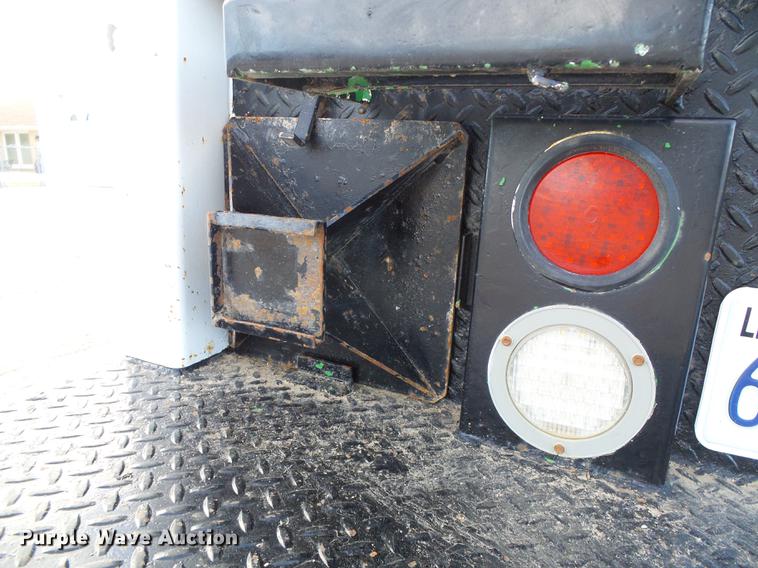 image for item DF2862 1994 Chevrolet Kodiak C6500 service truck with crane