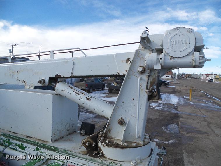 image for item DF2862 1994 Chevrolet Kodiak C6500 service truck with crane