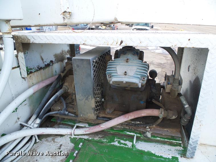 image for item DF2862 1994 Chevrolet Kodiak C6500 service truck with crane