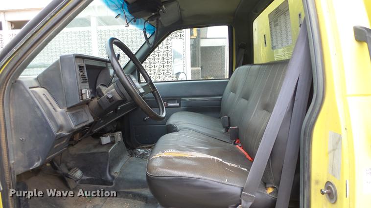 image for item DG2856 1995 GMC TopKick C6500 box truck