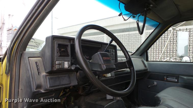 image for item DG2856 1995 GMC TopKick C6500 box truck
