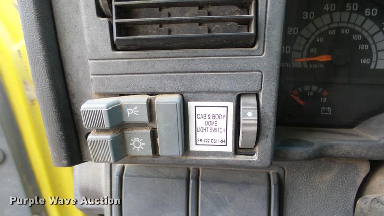 image for item DG2856 1995 GMC TopKick C6500 box truck