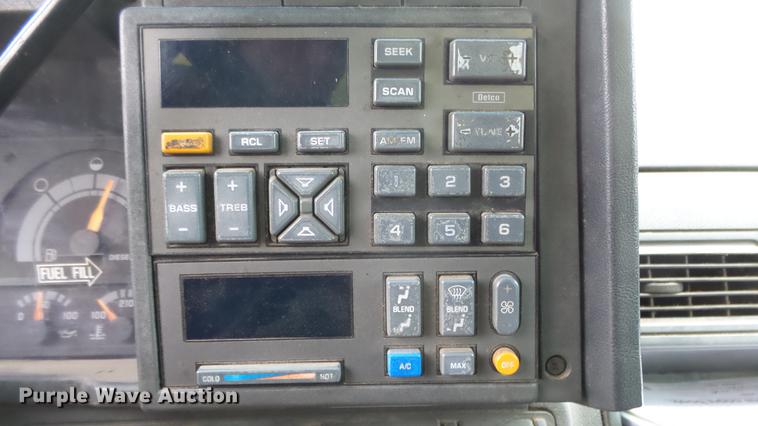 image for item DG2856 1995 GMC TopKick C6500 box truck