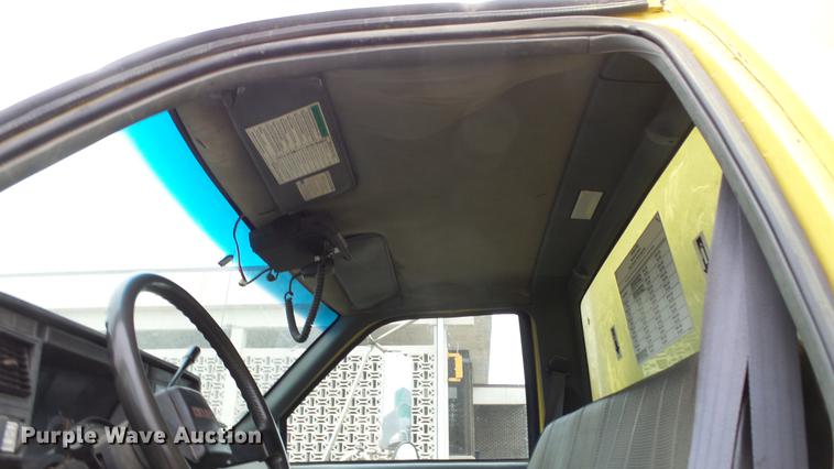 image for item DG2856 1995 GMC TopKick C6500 box truck