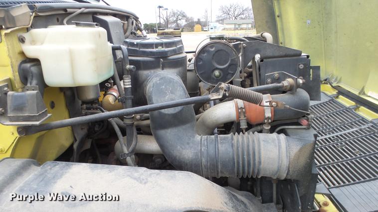 image for item DG2856 1995 GMC TopKick C6500 box truck