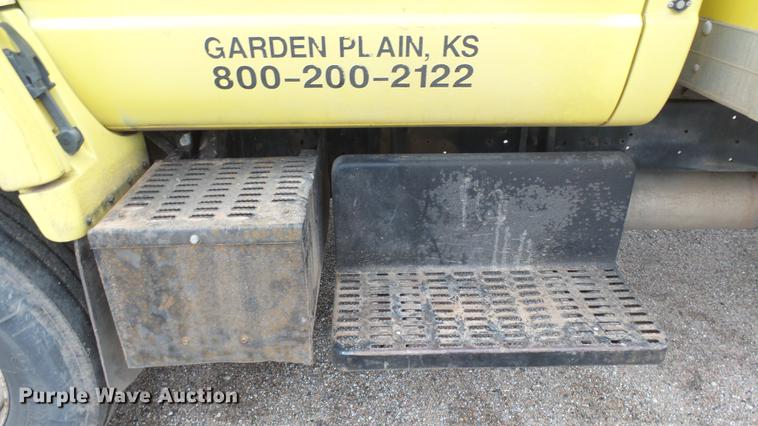 image for item DG2856 1995 GMC TopKick C6500 box truck