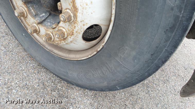 image for item DG2856 1995 GMC TopKick C6500 box truck