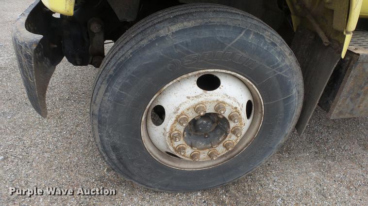 image for item DG2856 1995 GMC TopKick C6500 box truck