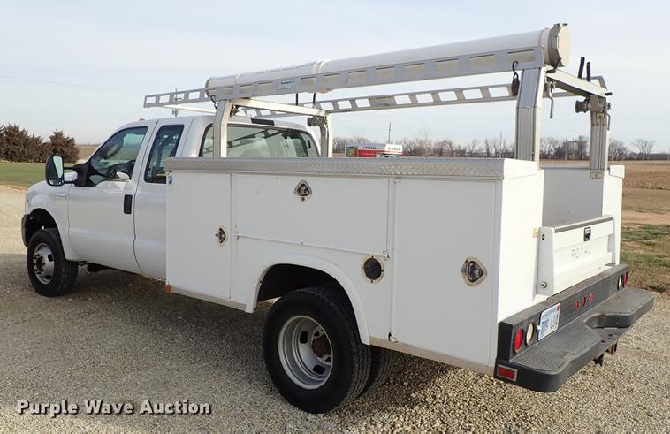 image for item DG2886 2006 Ford F350 Super Duty SuperCab utility bed pickup truck