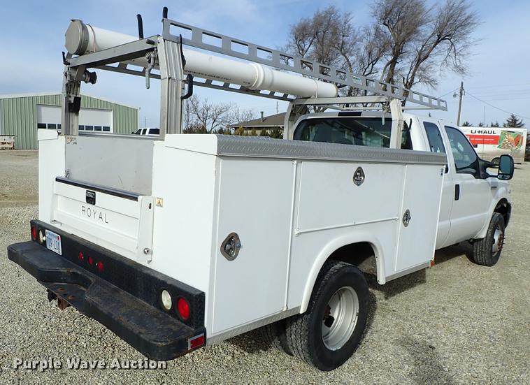 image for item DG2886 2006 Ford F350 Super Duty SuperCab utility bed pickup truck