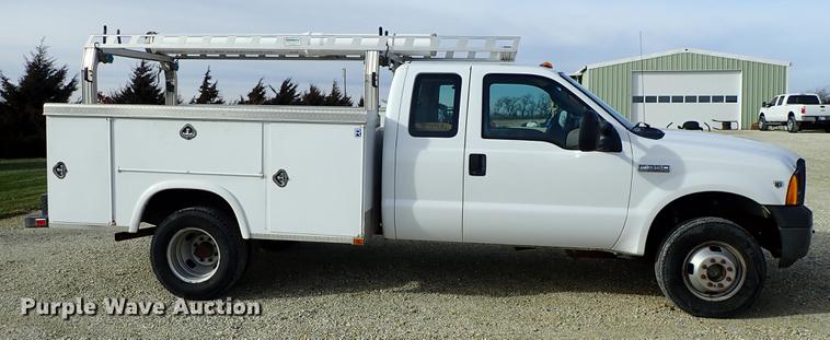 image for item DG2886 2006 Ford F350 Super Duty SuperCab utility bed pickup truck