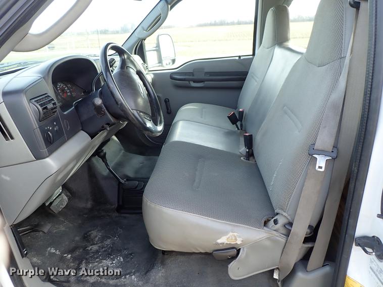 image for item DG2886 2006 Ford F350 Super Duty SuperCab utility bed pickup truck