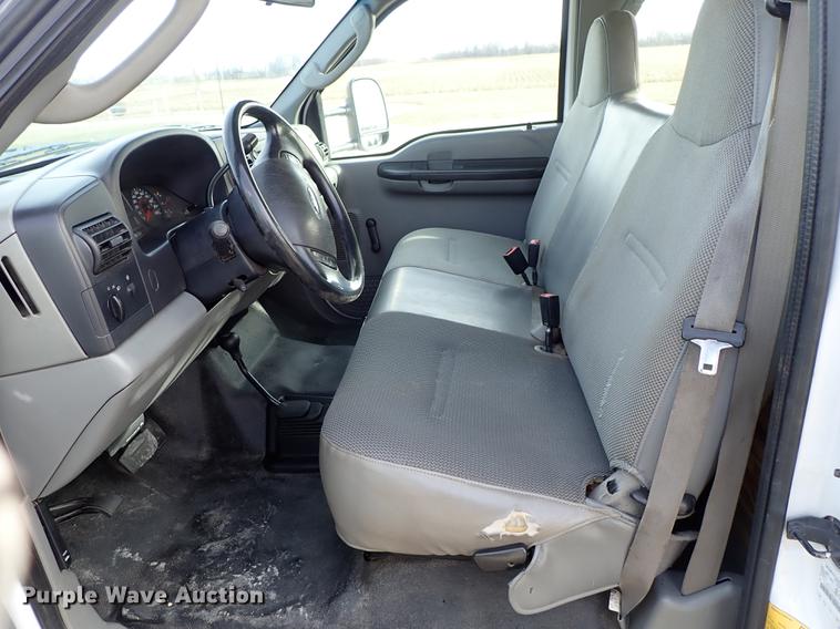 image for item DG2886 2006 Ford F350 Super Duty SuperCab utility bed pickup truck