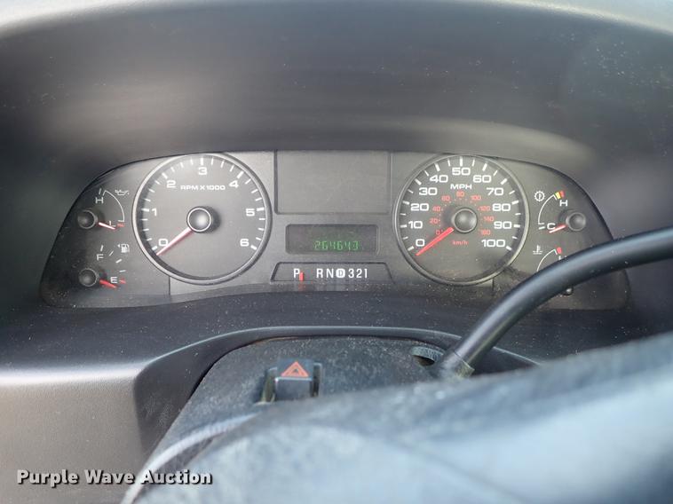 image for item DG2886 2006 Ford F350 Super Duty SuperCab utility bed pickup truck