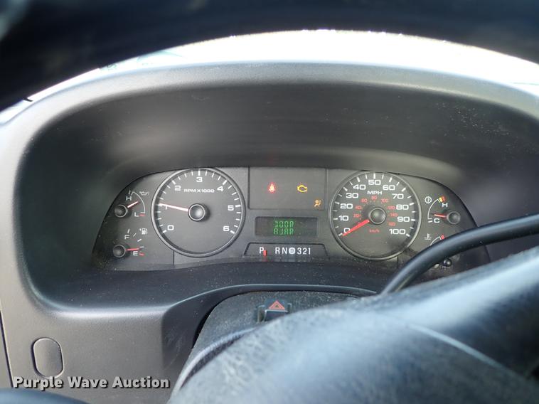 image for item DG2886 2006 Ford F350 Super Duty SuperCab utility bed pickup truck