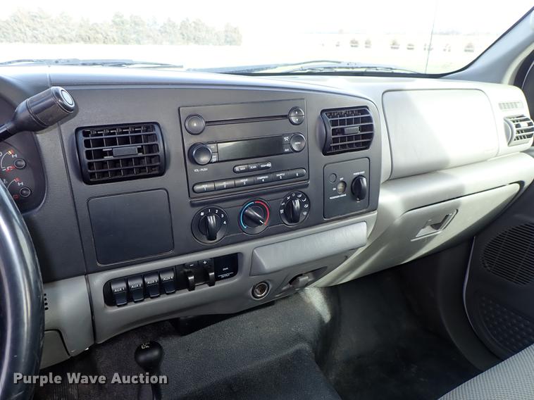 image for item DG2886 2006 Ford F350 Super Duty SuperCab utility bed pickup truck