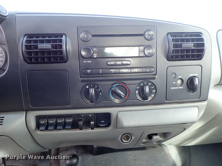 image for item DG2886 2006 Ford F350 Super Duty SuperCab utility bed pickup truck