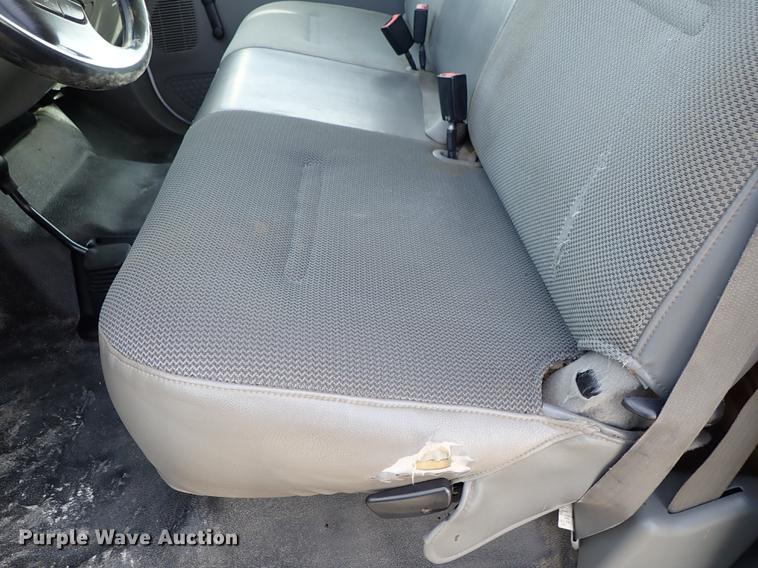 image for item DG2886 2006 Ford F350 Super Duty SuperCab utility bed pickup truck