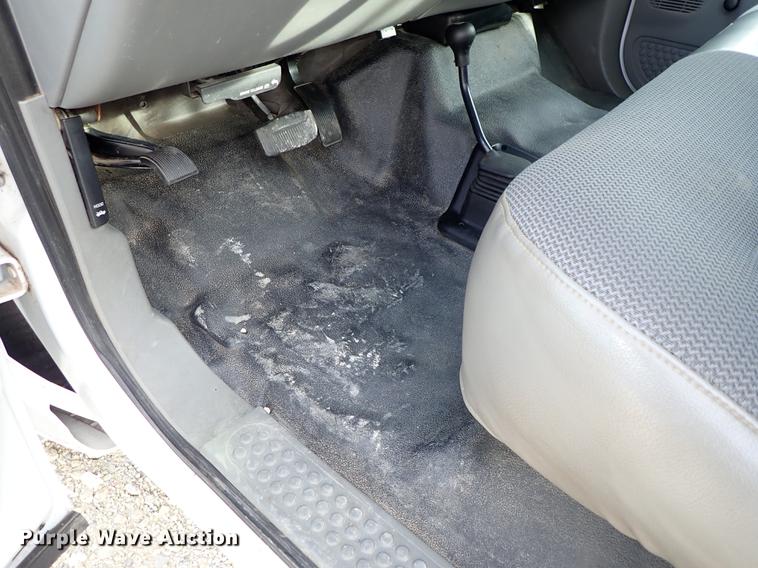 image for item DG2886 2006 Ford F350 Super Duty SuperCab utility bed pickup truck