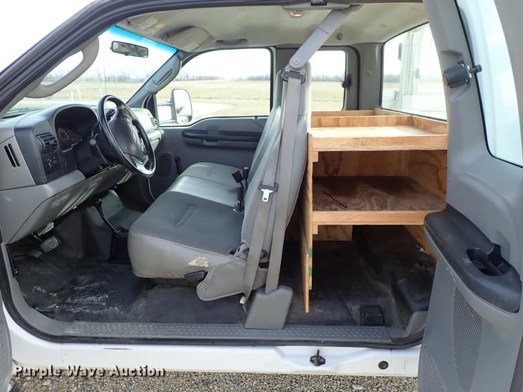 image for item DG2886 2006 Ford F350 Super Duty SuperCab utility bed pickup truck