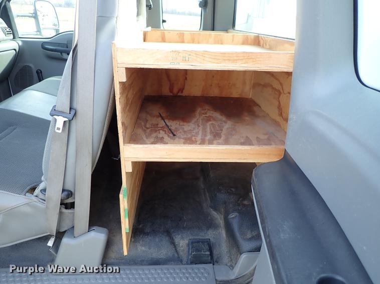 image for item DG2886 2006 Ford F350 Super Duty SuperCab utility bed pickup truck