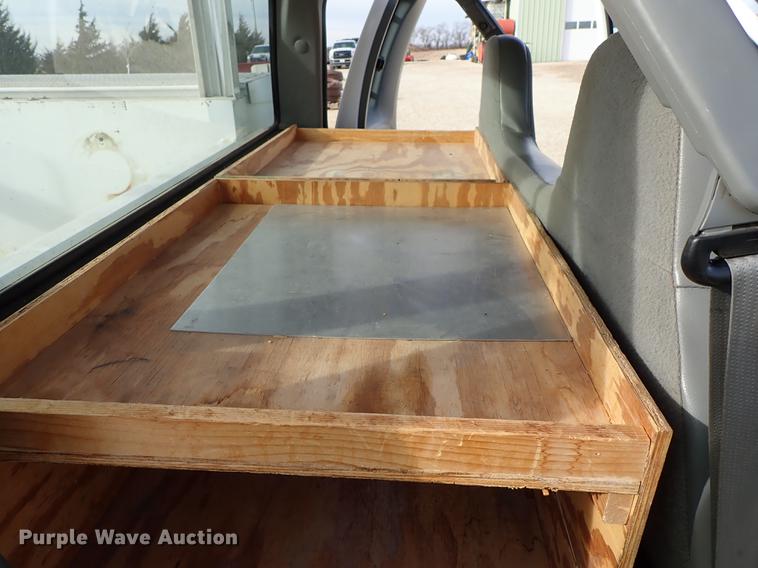 image for item DG2886 2006 Ford F350 Super Duty SuperCab utility bed pickup truck