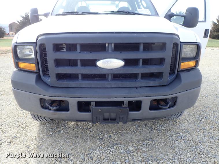 image for item DG2886 2006 Ford F350 Super Duty SuperCab utility bed pickup truck
