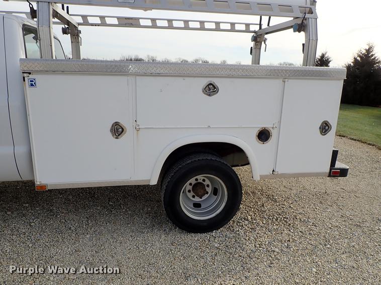 image for item DG2886 2006 Ford F350 Super Duty SuperCab utility bed pickup truck