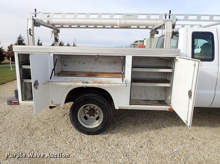 image for item DG2886 2006 Ford F350 Super Duty SuperCab utility bed pickup truck